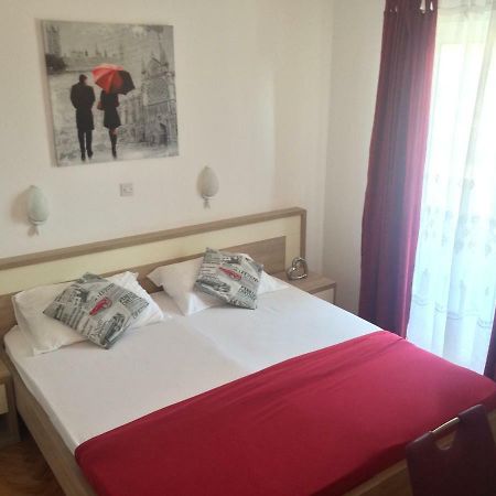 Apartmani Adriatic Ana Novaglia Esterno foto