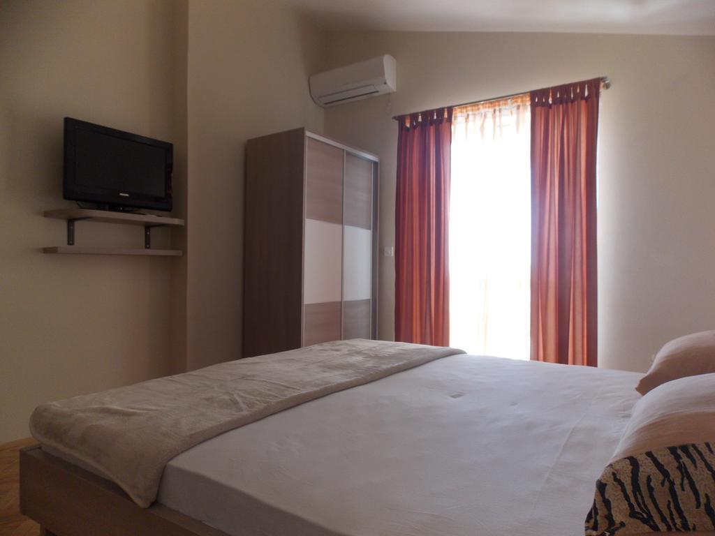 Apartmani Adriatic Ana Novaglia Esterno foto