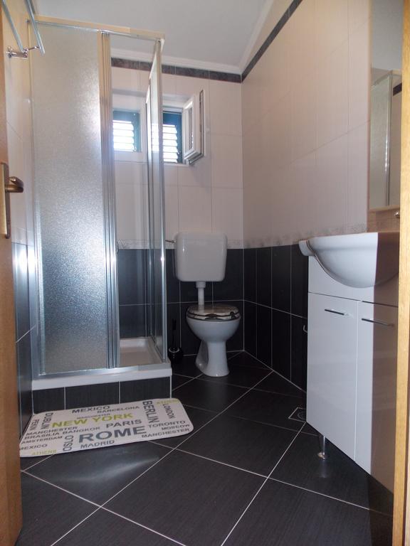 Apartmani Adriatic Ana Novaglia Esterno foto