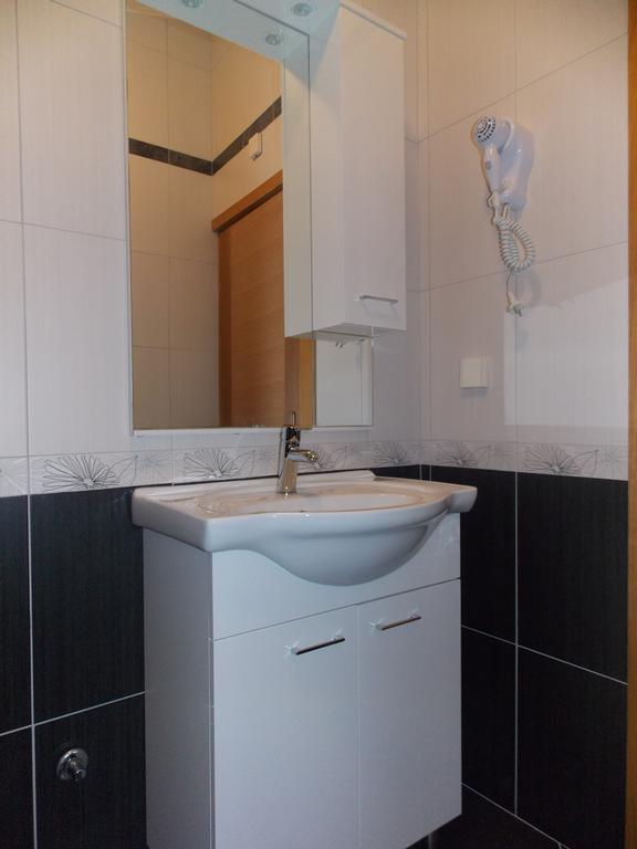 Apartmani Adriatic Ana Novaglia Esterno foto