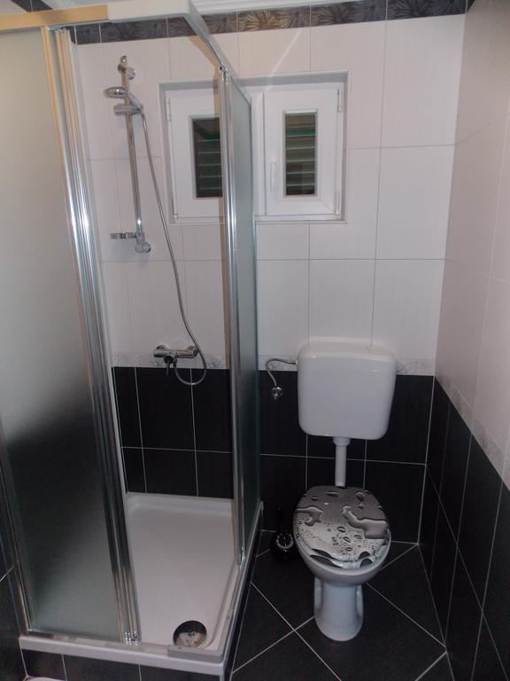 Apartmani Adriatic Ana Novaglia Esterno foto