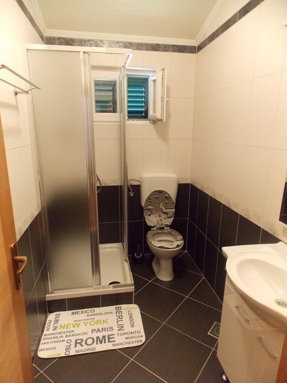 Apartmani Adriatic Ana Novaglia Esterno foto