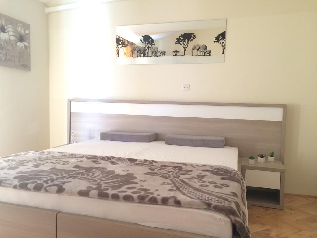 Apartmani Adriatic Ana Novaglia Esterno foto