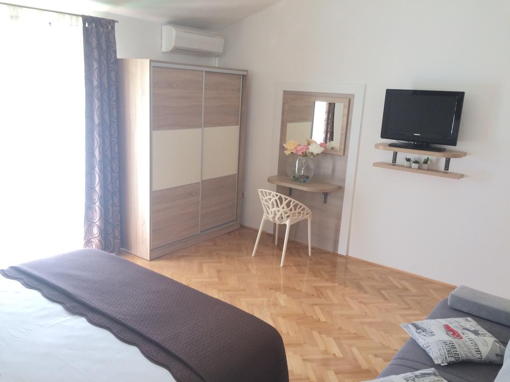 Apartmani Adriatic Ana Novaglia Esterno foto