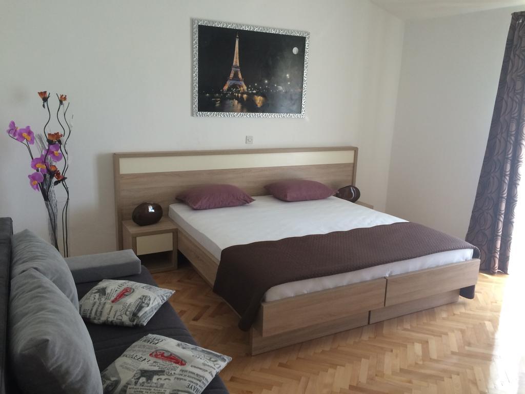 Apartmani Adriatic Ana Novaglia Esterno foto