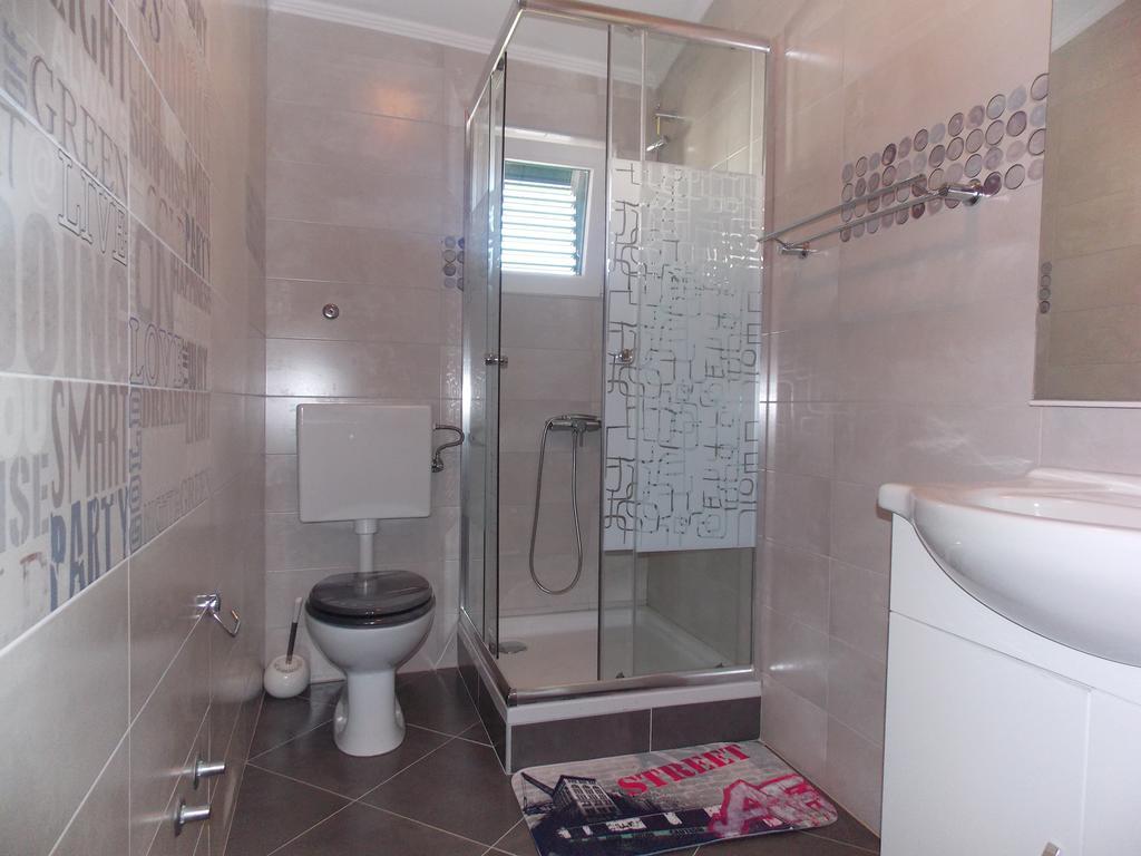 Apartmani Adriatic Ana Novaglia Esterno foto
