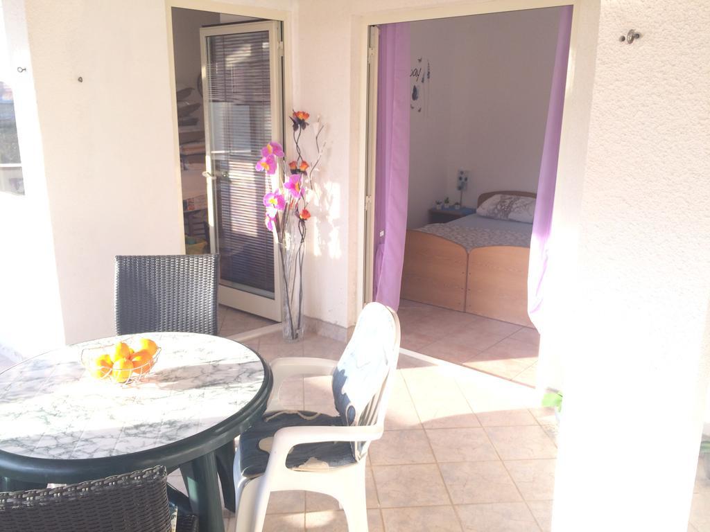 Apartmani Adriatic Ana Novaglia Esterno foto