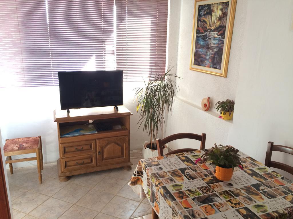 Apartmani Adriatic Ana Novaglia Esterno foto
