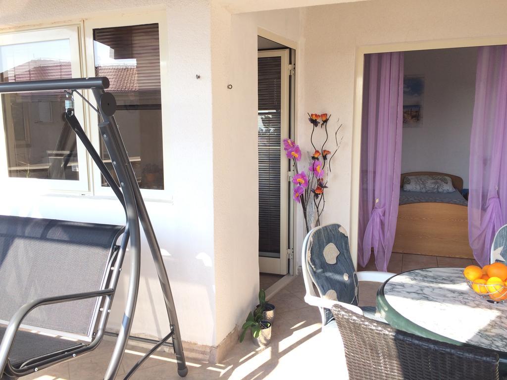 Apartmani Adriatic Ana Novaglia Esterno foto