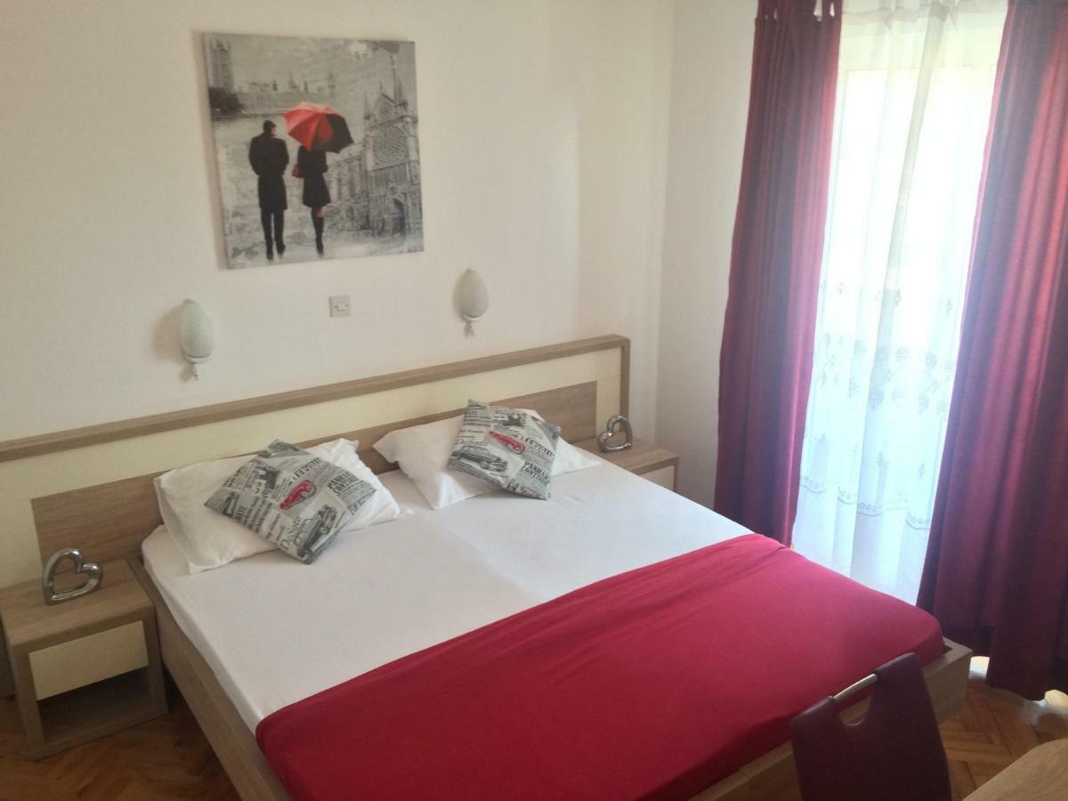 Apartmani Adriatic Ana Novaglia Esterno foto