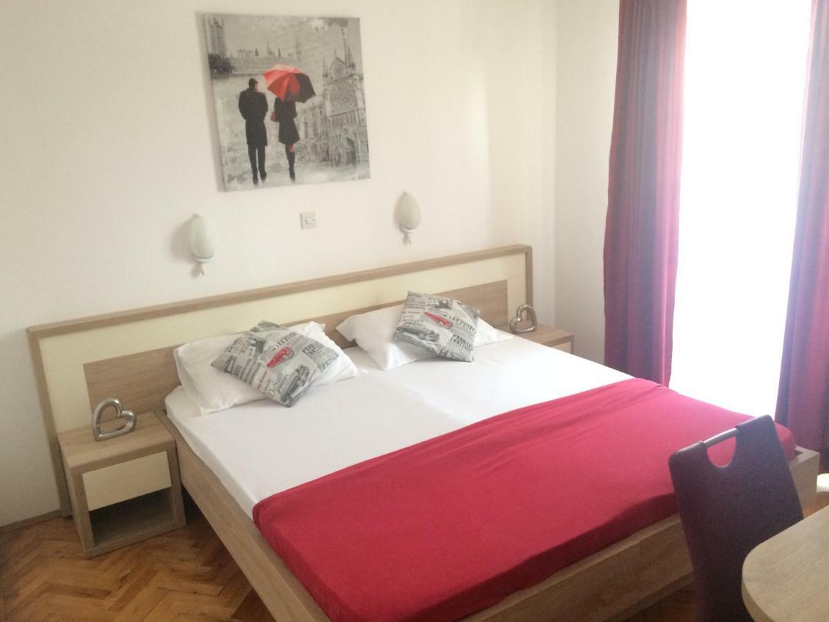 Apartmani Adriatic Ana Novaglia Esterno foto