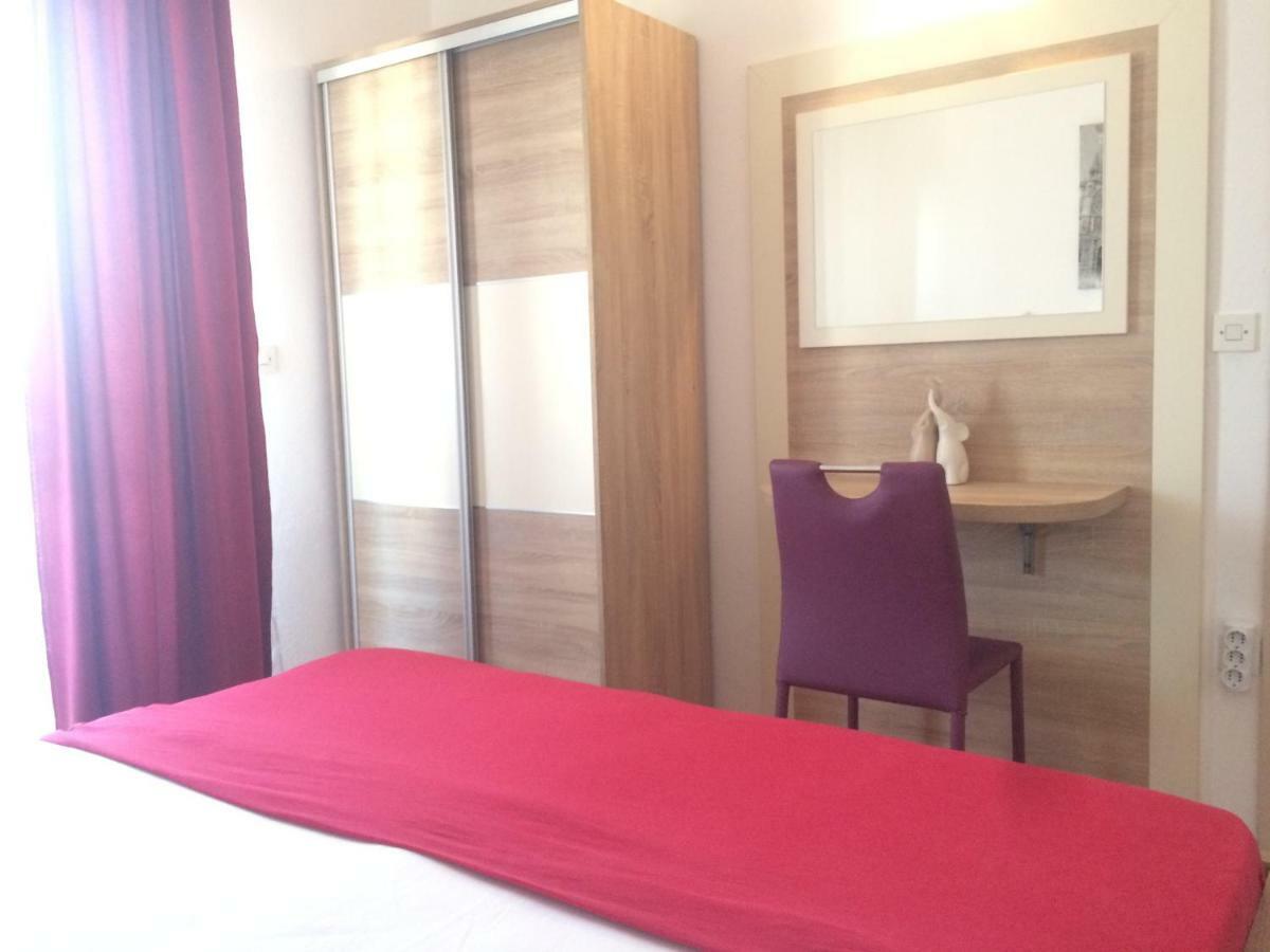 Apartmani Adriatic Ana Novaglia Esterno foto